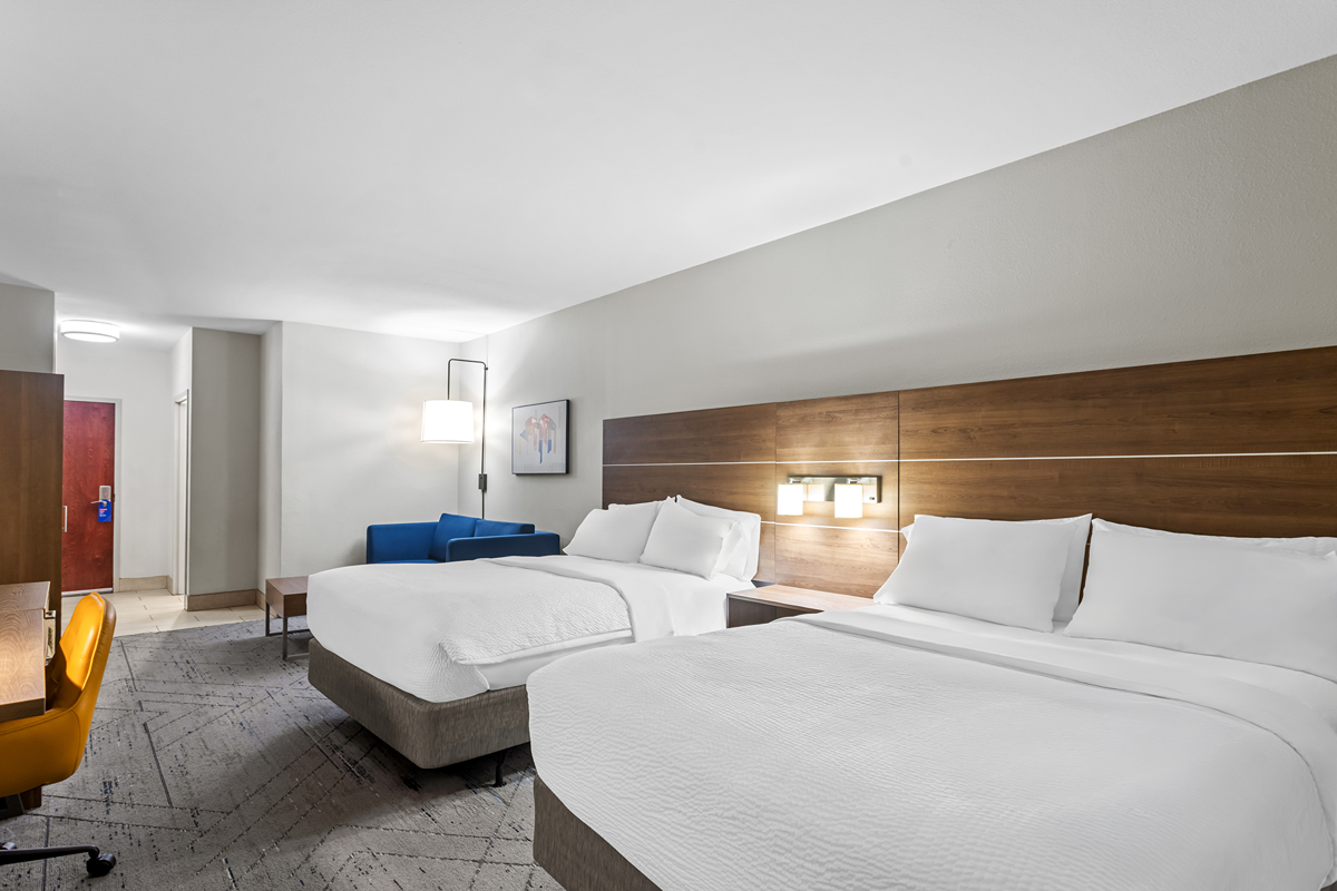 Spacious room with double beds