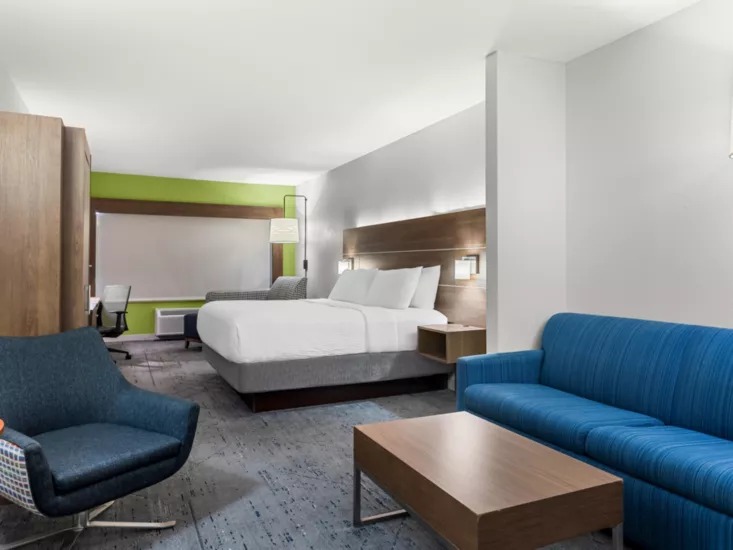 Guest room with workspace and bed