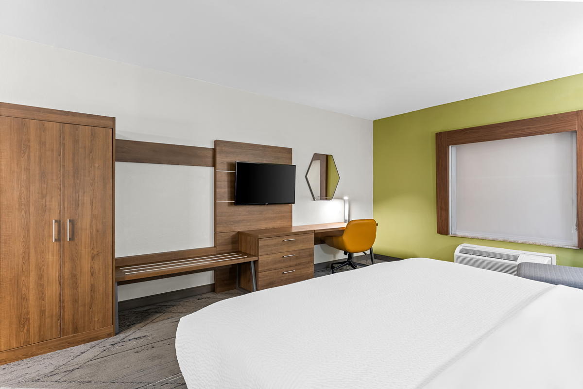 Single bed guest room setup